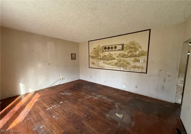 Photo 3 of Sale Pending at 116 5Th Ave, Chardon, OH 44024 | MLS# 5240445 | Listing updated on 2026-09-11