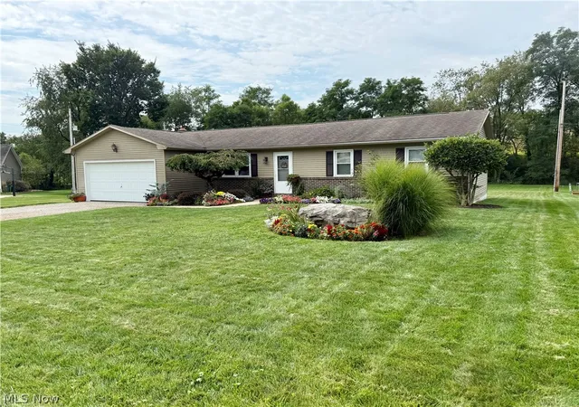 Single family home for sale at 806 Geneva St SW, Sugarcreek, OH 44681 | MLS# 5240830