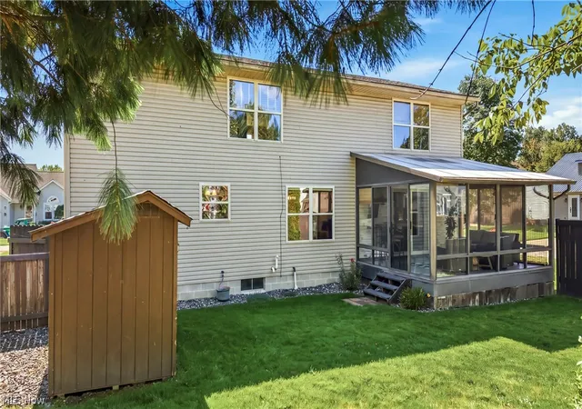 Photo 4 of Single family home for sale at 100 Laura Ln, Cortland, OH 44410 | MLS# 5236469 | Listing updated on 2026-09-25