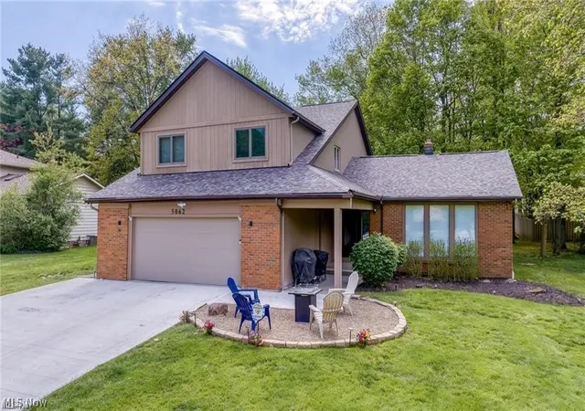 Photo 3 of Single family home for sale at 5062 Lansdowne Dr, Solon, OH 44139 | MLS# 5239146 | Listing updated on 2026-09-03