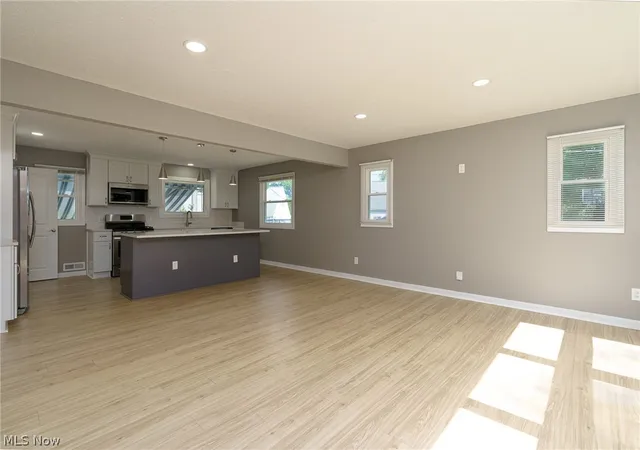 Photo 2 of Single family home for sale at 6150 Vernondale Dr, Cleveland, OH 44130 | MLS# 5239940 | Listing updated on 2026-10-05