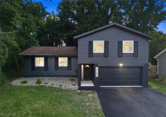 Single family home for sale at 1700 Karg Dr, Akron, OH 44313 | MLS# 5241027