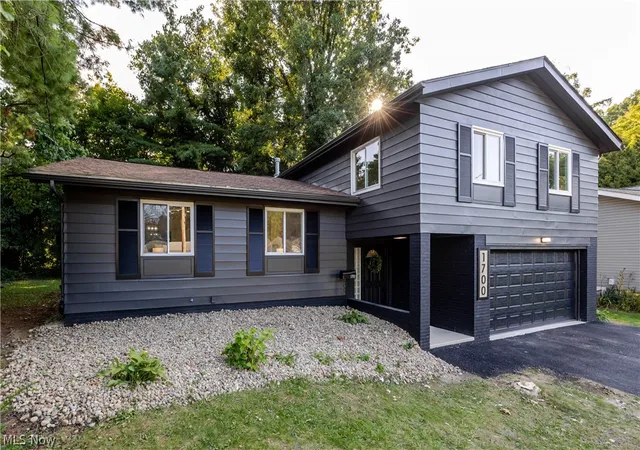 Photo 1 of Single family home for sale at 1700 Karg Dr, Akron, OH 44313 | MLS# 5241027 | Listing updated on 2026-10-05