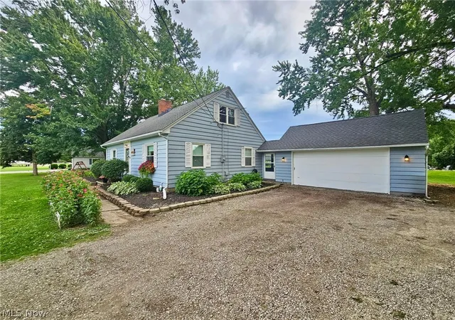 Photo 3 of Single family home for sale at 6620 W Lake Rd, Vermilion, OH 44089 | MLS# 5241011 | Listing updated on 2026-09-02
