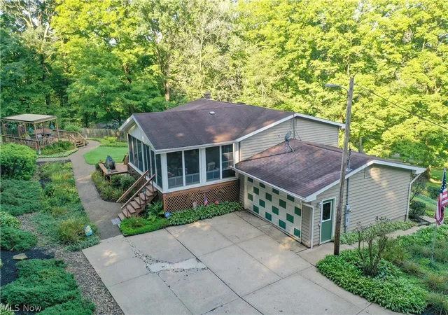 Photo 3 of Sale Pending at 6208 Arrow Rd Nw, Minerva, OH 44657 | MLS# 5241036 | Listing updated on 2026-09-21