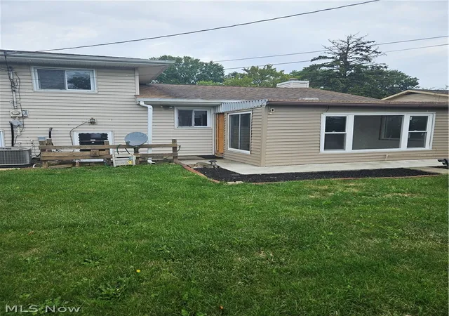 Photo 2 of Single family home for sale at 25185 Fawn Dr, North Olmsted, OH 44070 | MLS# 5241034 | Listing updated on 2026-09-08