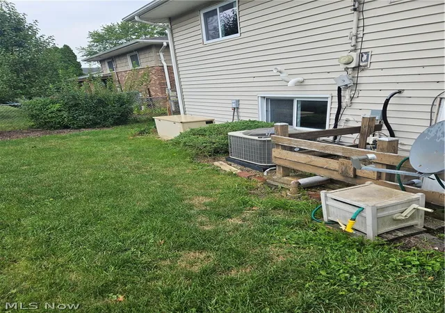 Photo 3 of Single family home for sale at 25185 Fawn Dr, North Olmsted, OH 44070 | MLS# 5241034 | Listing updated on 2026-09-08