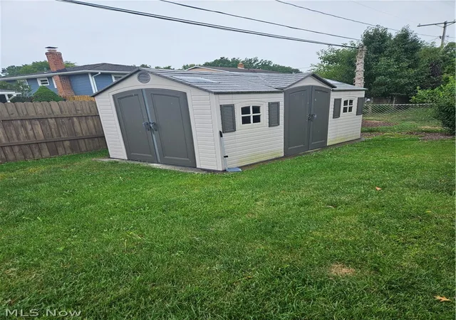Photo 4 of Single family home for sale at 25185 Fawn Dr, North Olmsted, OH 44070 | MLS# 5241034 | Listing updated on 2026-09-08