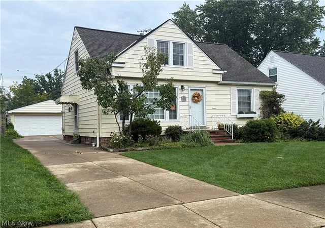Photo 2 of Single family home for sale at 395 Beechwood Dr, Willowick, OH 44095 | MLS# 5241031 | Listing updated on 2026-09-03
