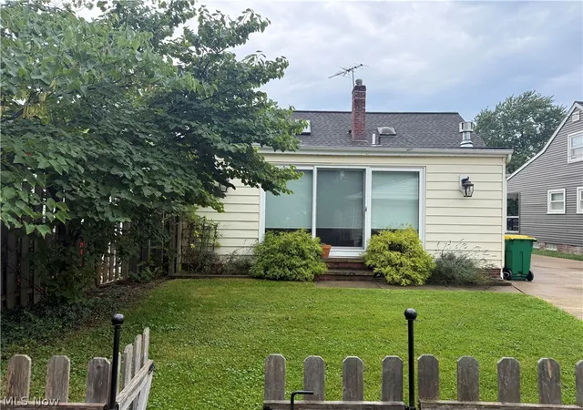 Photo 4 of Single family home for sale at 395 Beechwood Dr, Willowick, OH 44095 | MLS# 5241031 | Listing updated on 2026-09-03