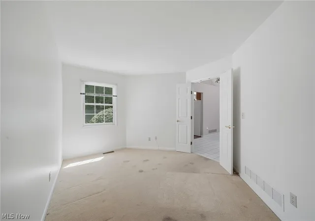 Photo 3 of Condo for sale at 645 Grand View Ln, Aurora, OH 44202 | MLS# 5241009 | Listing updated on 2026-09-30