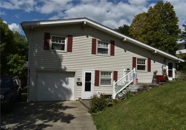Photo 1 of Single family home for sale at 1220 Ivy St, Coshocton, OH 43812 | MLS# 5241077 | Listing updated on 2026-09-15