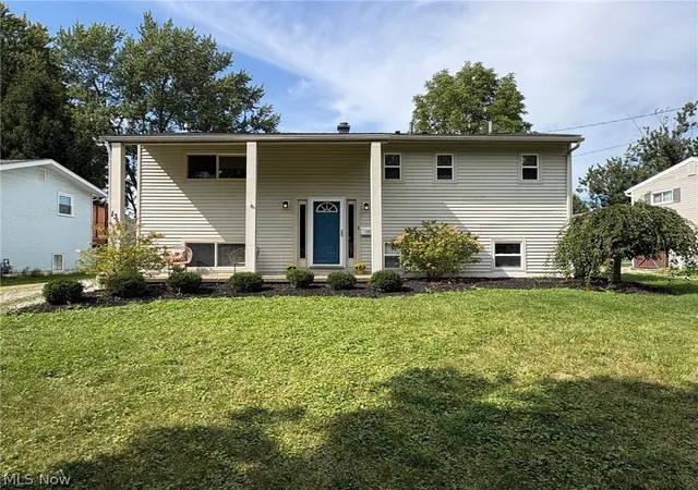Photo 2 of Single family home for sale at 1351 Winhurst Dr, Akron, OH 44313 | MLS# 5217835 | Listing updated on 2026-10-01