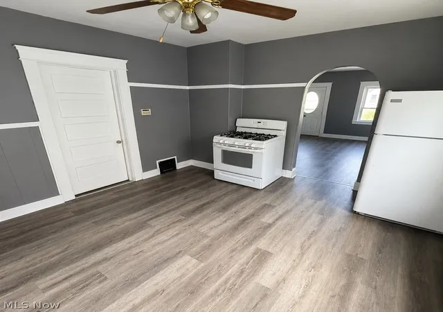 Listing Photo 2 - Condo for sale in building located at 2814 E 118th St, Cleveland, OH 44120