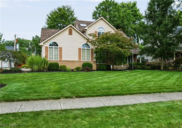 Photo 2 of Sale Pending at 697 Cherry Valley Dr, Amherst, OH 44001 | MLS# 5241029 | Listing updated on 2026-09-28