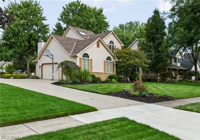 Photo 3 of Sale Pending at 697 Cherry Valley Dr, Amherst, OH 44001 | MLS# 5241029 | Listing updated on 2026-09-28