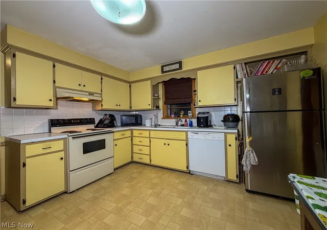 Photo 3 of Single family home for sale at 686 Forestridge Dr, Youngstown, OH 44512 | MLS# 5241131 | Listing updated on 2026-09-08