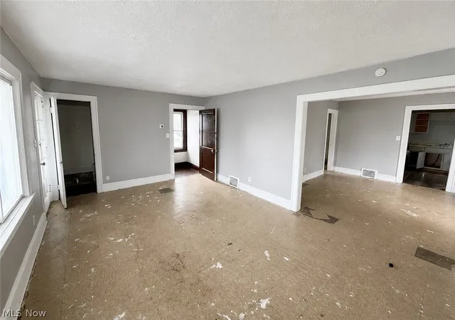 Listing Photo 4 - Condo for sale in building located at 3698 E 143rd St, Cleveland, OH 44120