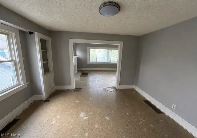 Listing Photo 5 - Condo for sale in building located at 3698 E 143rd St, Cleveland, OH 44120
