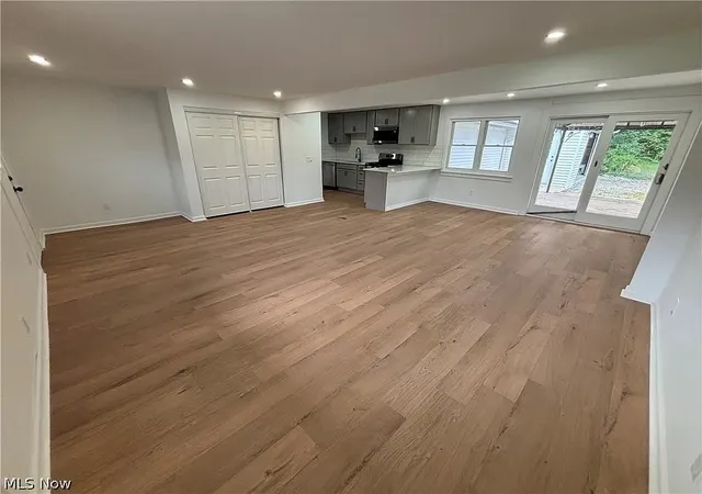 Photo 4 of Single family home for sale at 27107 Lynn Dr, Olmsted Twp, OH 44138 | MLS# 5241178 | Listing updated on 2026-09-30