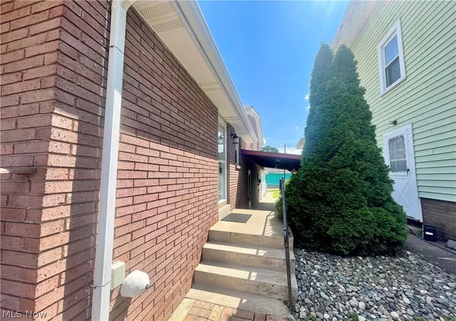 Photo 2 of Single family home for sale at 607 Jefferson St, Toronto, OH 43964 | MLS# 5240695 | Listing updated on 2026-09-15