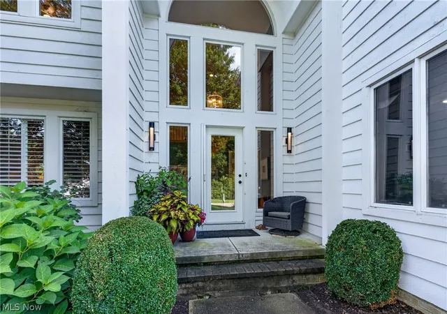 Photo 2 of Single family home for sale at 35870 S Huntington Dr, Solon, OH 44139 | MLS# 5241044 | Listing updated on 2026-09-11
