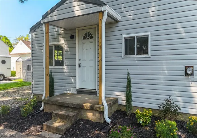Photo 2 of Single family home for sale at 2111a Stella Ct, Parkersburg, WV 26104 | MLS# 5241055 | Listing updated on 2026-09-09