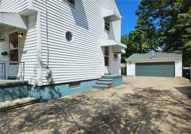 Photo 2 of Sale Pending at 1553 Onondago Ave, Akron, OH 44305 | MLS# 5240897 | Listing updated on 2026-09-08
