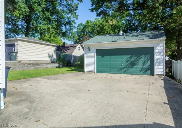 Photo 3 of Sale Pending at 1553 Onondago Ave, Akron, OH 44305 | MLS# 5240897 | Listing updated on 2026-09-08