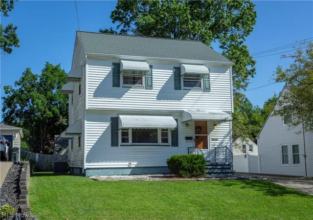 Photo 3 of Sale Pending at 1553 Onondago Ave, Akron, OH 44305 | MLS# 5240897 | Listing updated on 2026-09-08
