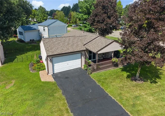 Photo 2 of Sale Pending at 137 Chapel Hl Dr NW, Warren, OH 44483 | MLS# 5237680 | Listing updated on 2026-09-03