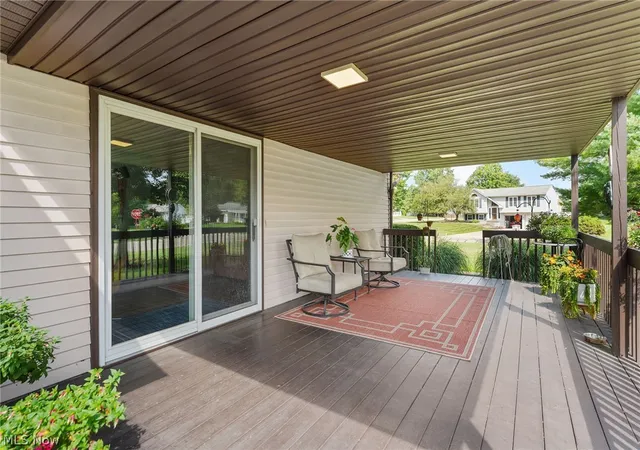 Photo 3 of Sale Pending at 137 Chapel Hl Dr NW, Warren, OH 44483 | MLS# 5237680 | Listing updated on 2026-09-03