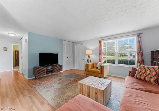 Photo 4 of Sale Pending at 137 Chapel Hl Dr NW, Warren, OH 44483 | MLS# 5237680 | Listing updated on 2026-09-03
