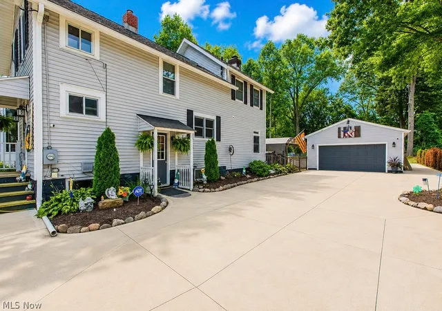 Photo 2 of Sale Pending at 3570 Williamson Rd, Stow, OH 44224 | MLS# 5241247 | Listing updated on 2026-09-07