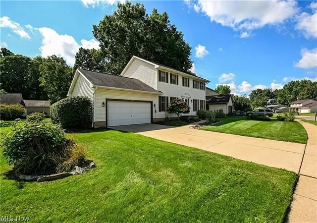 Photo 2 of Single family home for sale at 829 Dan Ave, Canal Fulton, OH 44614 | MLS# 5241143 | Listing updated on 2026-09-30