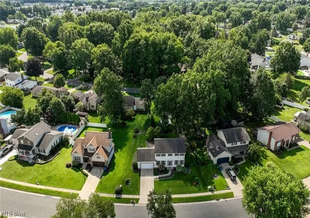 Photo 3 of Single family home for sale at 829 Dan Ave, Canal Fulton, OH 44614 | MLS# 5241143 | Listing updated on 2026-09-30