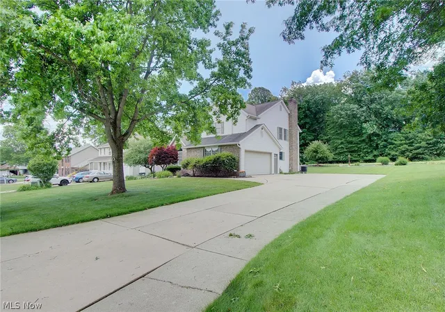 Photo 3 of Single family home for sale at 6094 Coppercove Cir Nw, North Canton, OH 44720 | MLS# 5241053 | Listing updated on 2026-10-02