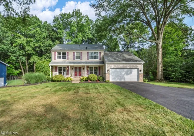 Photo 3 of Single family home for sale at 2655 Olentangy Dr, Akron, OH 44333 | MLS# 5240950 | Listing updated on 2026-10-05