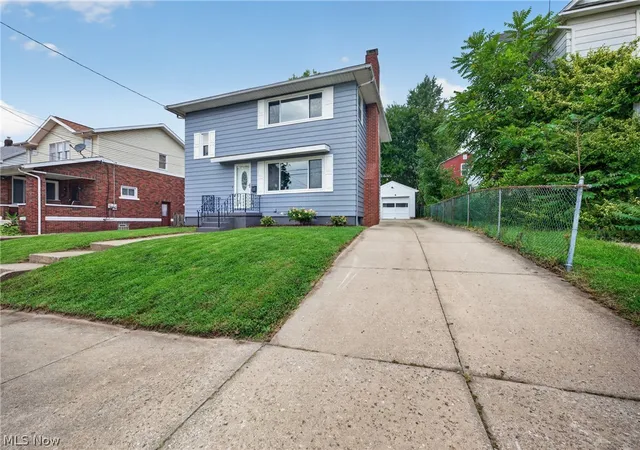 Photo 3 of Single family home for sale at 309 E Baird Ave, Barberton, OH 44203 | MLS# 5241326 | Listing updated on 2026-09-10