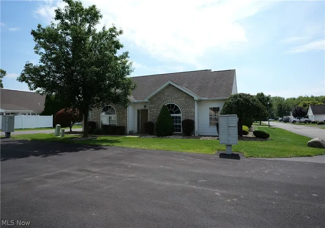 Photo 3 of Sale Pending at 601 E Western Reserve Rd, Youngstown, OH 44514 | MLS# 5240933 | Listing updated on 2026-09-19