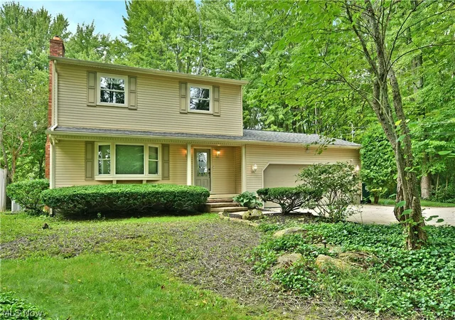 Single family home for sale at 1097 Center St E, Warren, OH 44481 | MLS# 5240170