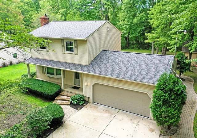 Photo 1 of Single family home for sale at 1097 Center St E, Warren, OH 44481 | MLS# 5240170 | Listing updated on 2026-09-09