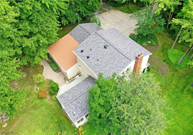 Photo 2 of Single family home for sale at 1097 Center St E, Warren, OH 44481 | MLS# 5240170 | Listing updated on 2026-09-09