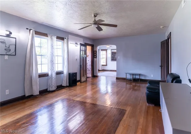 Photo 3 of Single family home for sale at 423 Bradley Ln, Youngstown, OH 44504 | MLS# 5237137 | Listing updated on 2026-10-05