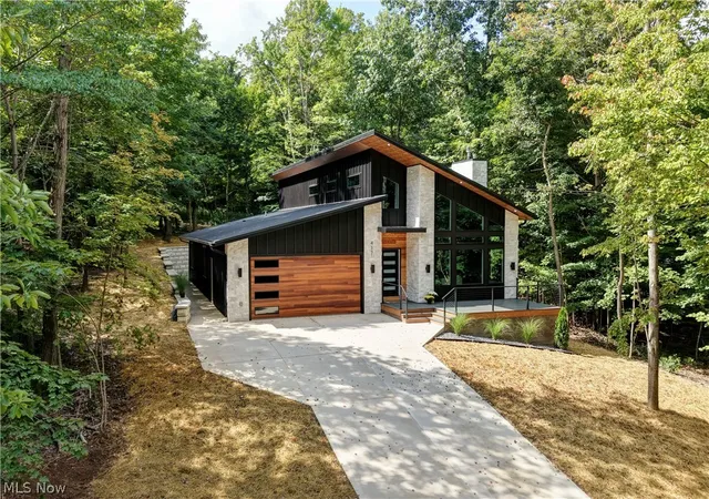 Photo 2 of Single family home for sale at 417 Grand Ridge Dr, Howard, OH 43028 | MLS# 5241296 | Listing updated on 2026-09-02