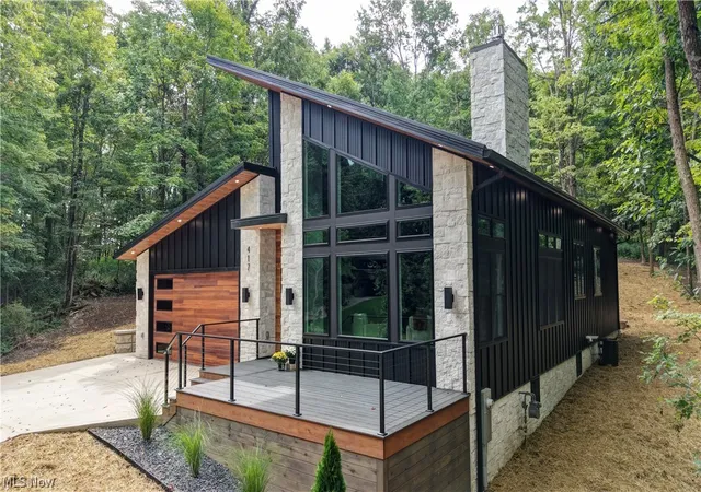 Photo 3 of Single family home for sale at 417 Grand Ridge Dr, Howard, OH 43028 | MLS# 5241296 | Listing updated on 2026-09-02
