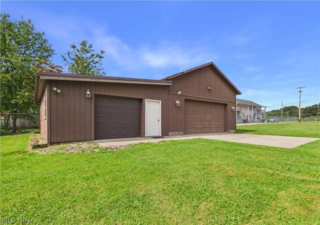 Photo 3 of Single family home for sale at 1007 Campus Dr, Belpre, OH 45714 | MLS# 5240935 | Listing updated on 2026-10-05