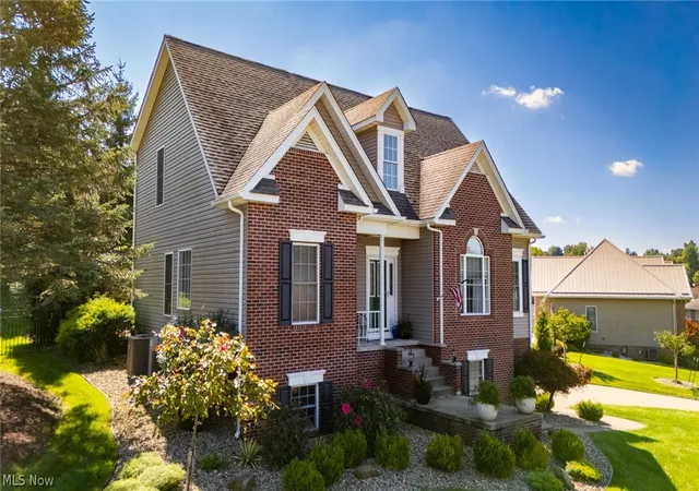 Photo 1 of Single family home for sale at 113 Pinecrest Dr, Saint Clairsville, OH 43950 | MLS# 5241066 | Listing updated on 2026-09-10