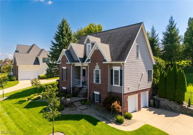 Photo 2 of Single family home for sale at 113 Pinecrest Dr, Saint Clairsville, OH 43950 | MLS# 5241066 | Listing updated on 2026-09-10