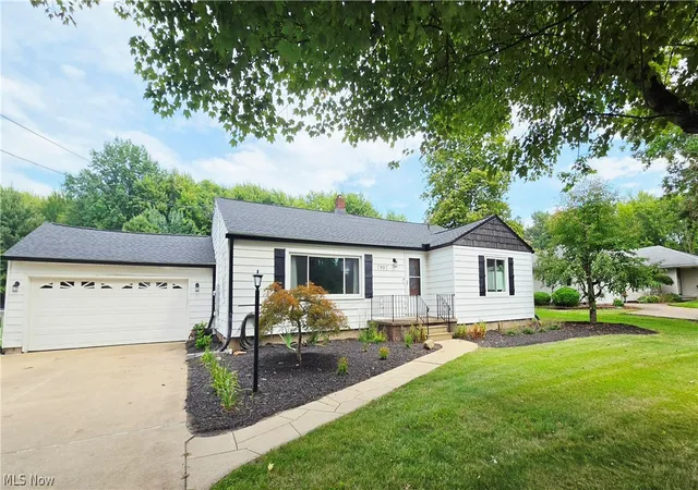 Photo 2 of Single family home for sale at 7907 Baumhart Rd, Amherst, OH 44001 | MLS# 5241022 | Listing updated on 2026-09-03